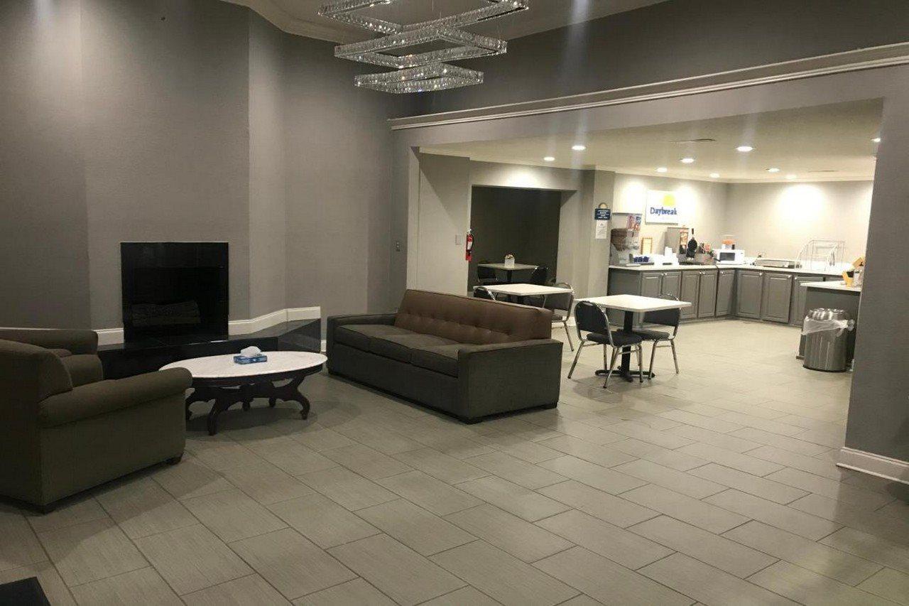 Days Inn & Suites By Wyndham Collierville Germantown Area Exterior photo