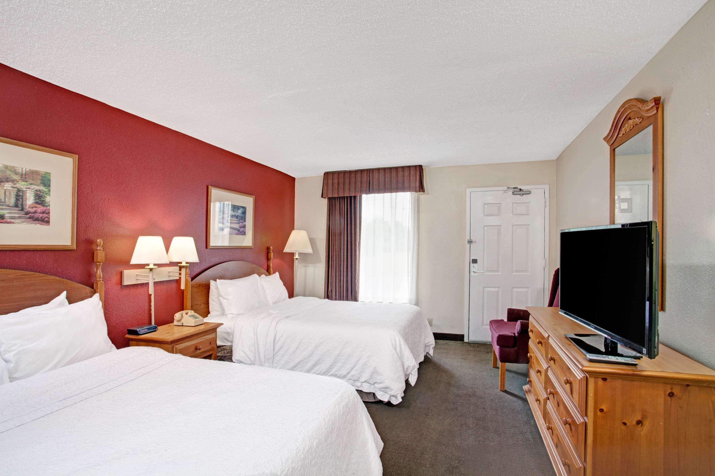 Days Inn & Suites By Wyndham Collierville Germantown Area Exterior photo