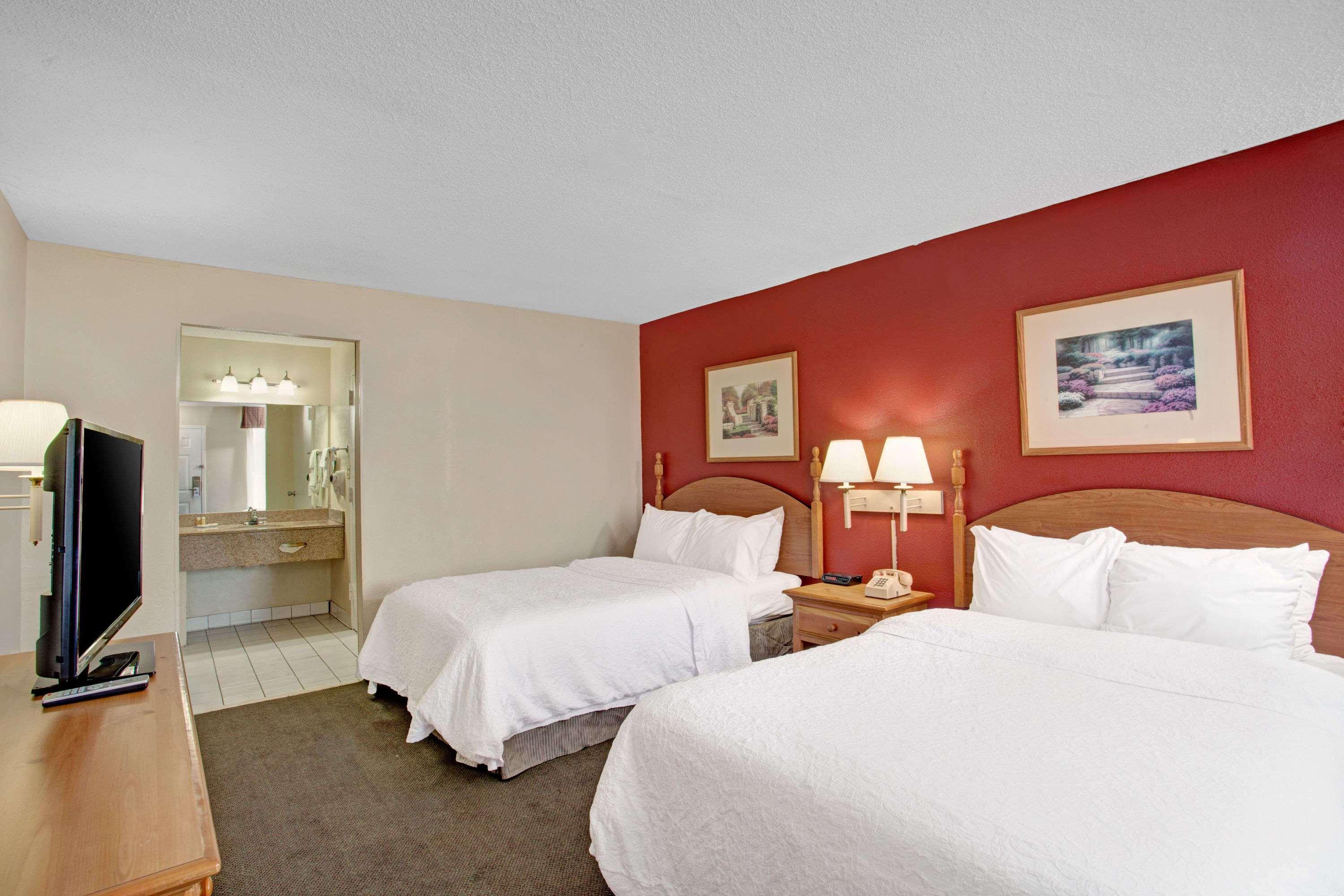 Days Inn & Suites By Wyndham Collierville Germantown Area Exterior photo